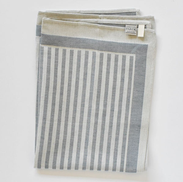 http://www.bellezzahome.com/cdn/shop/products/par_towel_iris_navy_folded_grande.jpg?v=1678567254